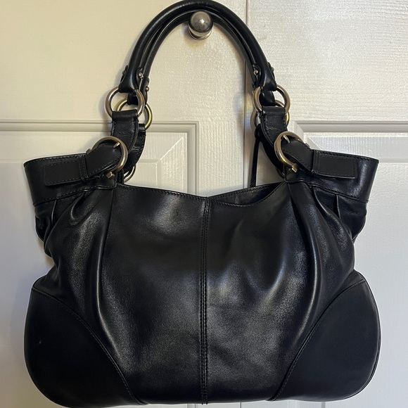 Beautiful Salvatore Ferragamo Leather Handbag - Picture 2 of 6